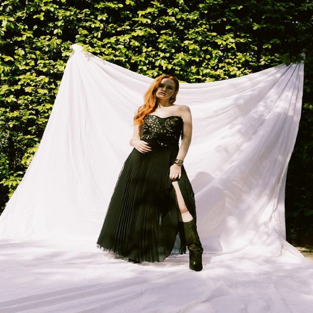 ☾ Aprob din cap si mai iau o gură din vin expirând lent. - Ai dreptate, adică dacă ești o persoana d - S01XE01 - always will be together