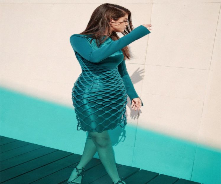 — de cadouri, către bucătărie doar pentru a-și procura ceva de mâncare alături de cafea- - S01XE01 - always will be together