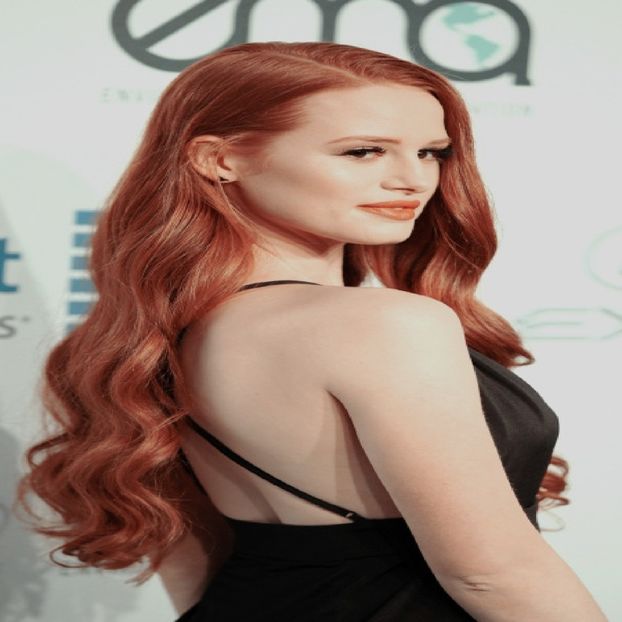 ☾ Mă aflam întinsă pe canapea când cand ceva imi distrage atenția. Ochii mi se deschid - S01XE01 - always will be together