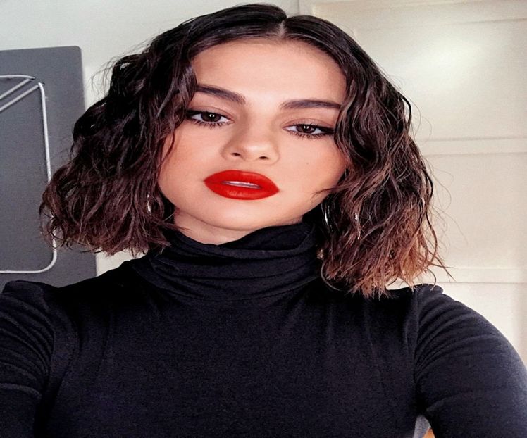 — Se făcuse deja destul de târziu atunci când ea se trezește, iar realizarea că astăzi e - S01XE01 - always will be together