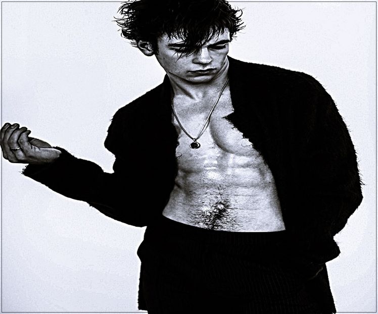 ♪ După ce dormise aproape 13 ore fără întrerupere, se trezise cu o mică durere de cap - S01XE01 - always will be together