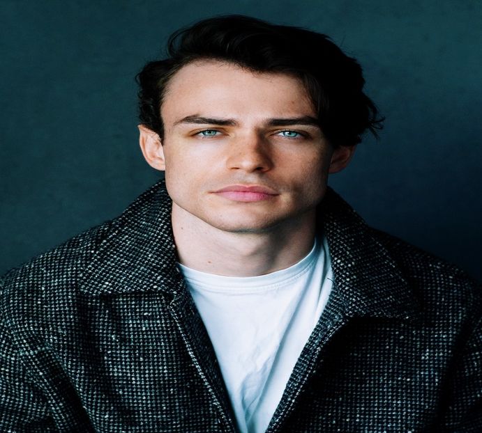 ♡ Se trezise destul de târziu, cum petrecuse pe cinste seara trecută. Se puse să facă - S01XE01 - always will be together