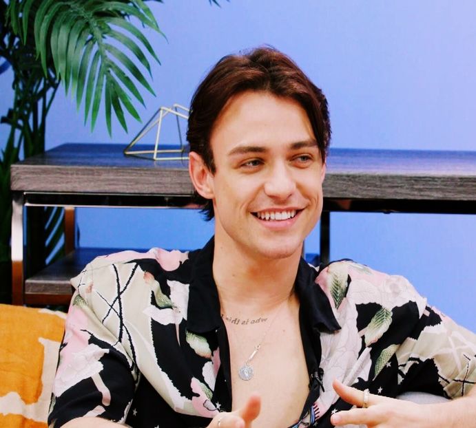 ♡ ❝Ai milă, Satano!❞ Își împreunează palmele în poziția de rugăciune și face o față dulce, - S01XE01 - always will be together