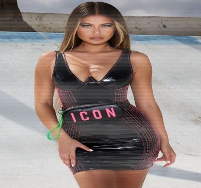 — vârful limbii, până ce îl prinde într-un sărut agitat, de minimă durată, - 04 Catching stardust in the light