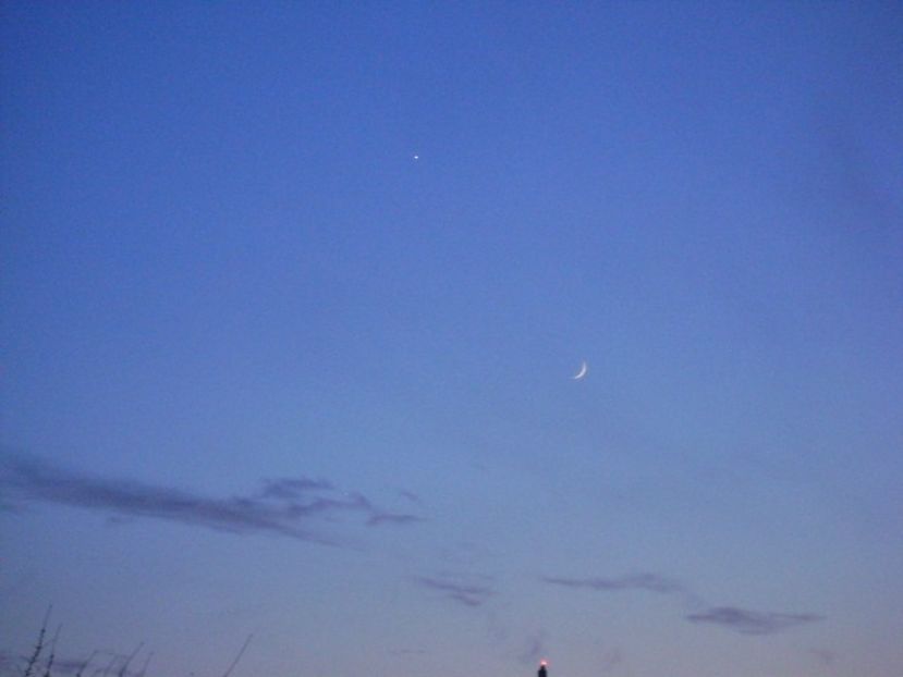 Luna noua in conjunctie cu Venus in Varsator - Luna - Soarele si norii - 2