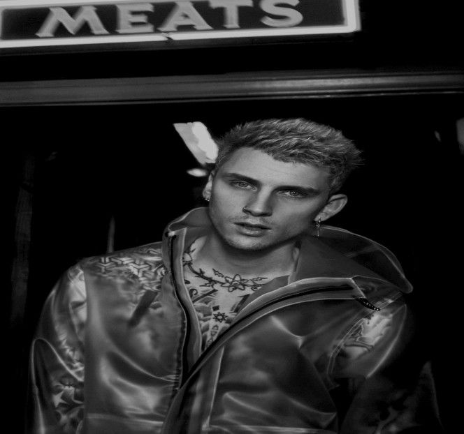 — Râsul colorat al acesteia reușește să pună și pe buzele lui Richard un zâmbet larg - S01XE01 - always will be together