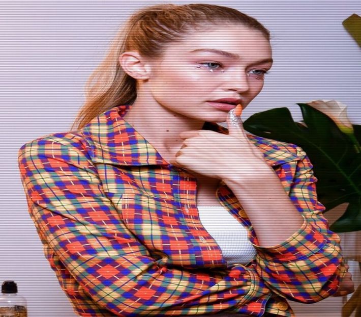 — Îl privește cu nesiguranță, când pe el când sticla de băutură ce tocmai fusese - S01XE01 - always will be together