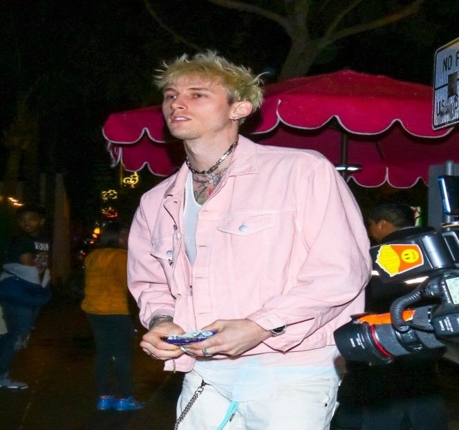 — "Prin caleașcă fac referire la un Chevrolet Camaro, dar cum eu nu sunt tocmai în" - S01XE01 - always will be together