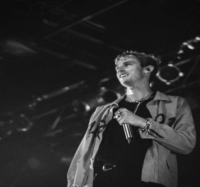 — there s nothing wrong about me ;  (363) - S01XE01 - always will be together