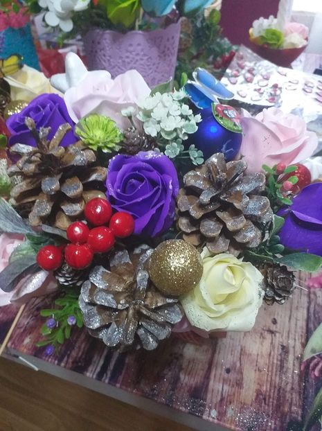 received_2578368742283796 - Aranjamente flori de sapun