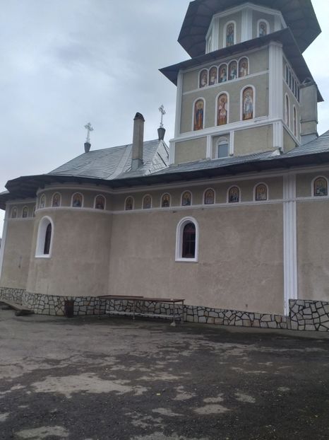  - Manastiri