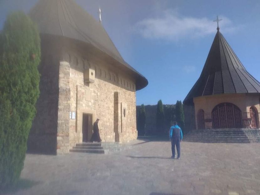 received_440963406543722 - Manastiri