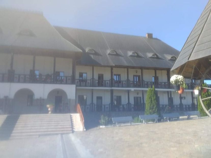 received_2682885298398485 - Manastiri