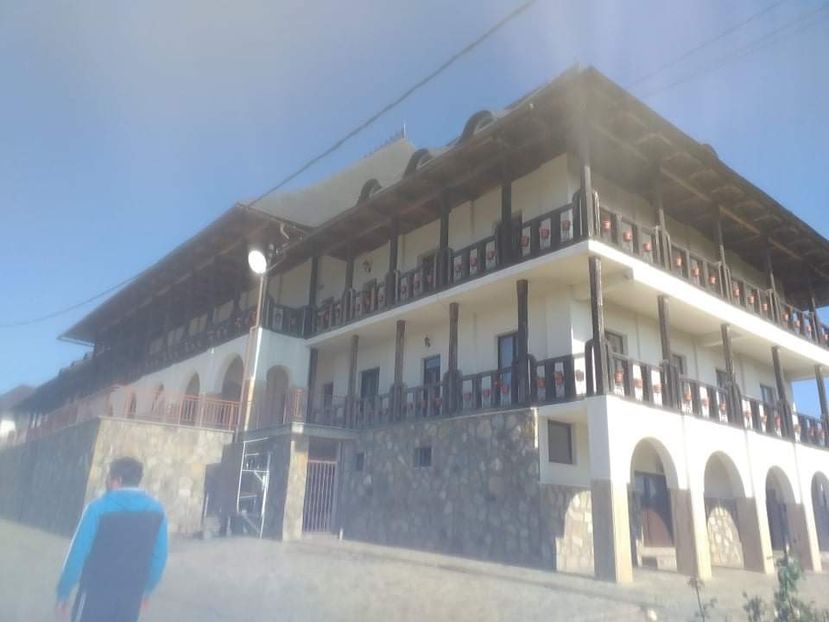 received_1395223157300768 - Manastiri