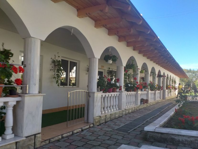  - Manastiri