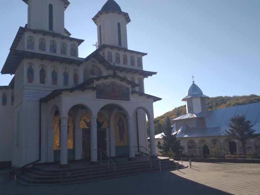  - Manastiri
