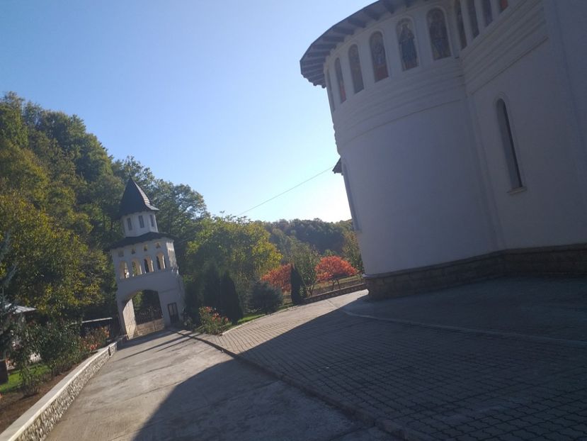  - Manastiri