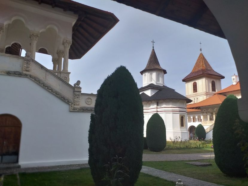  - Manastiri