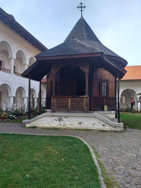  - Manastiri