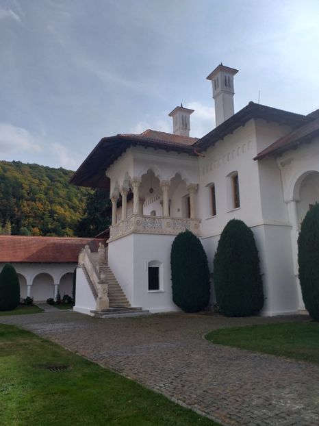  - Manastiri