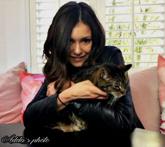 *raspunde si pune pe speaker*Da Cristina..dormeam..Oh,ok inteleg.vorbim despre asta maine,ok? - episodul 66