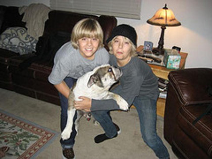 3010933583_b5fe9db073_m - rare pics with brothers sprouse