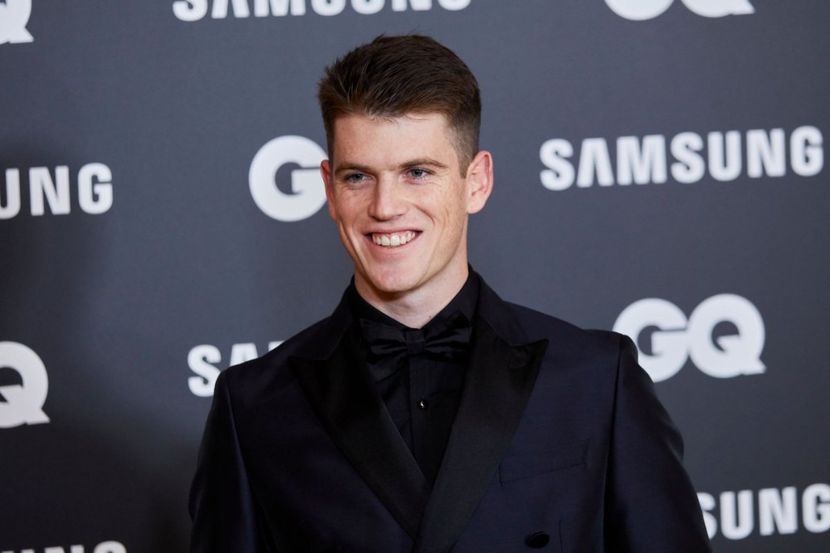 *se duce la sarbatorita si ii da cadoul, o pupa pe obraji* Sarumana mama soacra! - episodul 67