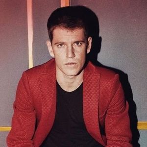 Iubito, esti bine?!? *se duce langa ea,se uita dispretuitor la Ian* - episodul 67