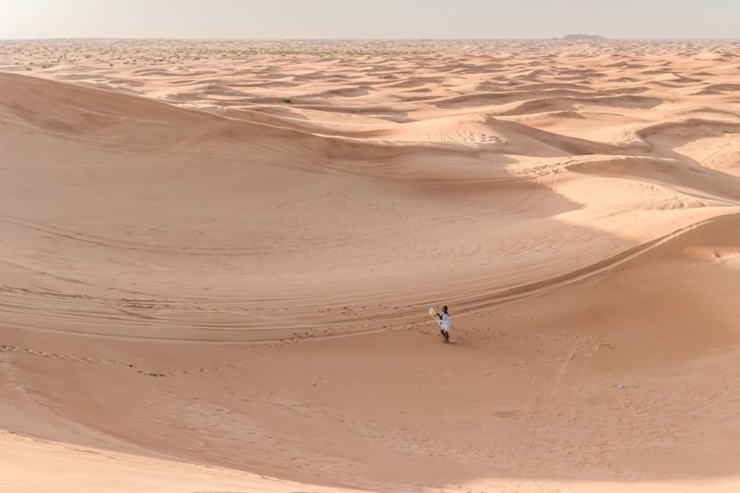 Mihai se plimba prin desertul arid..se bucura de viata pe care o are ca burlac cu bani..departe de - episodul 67