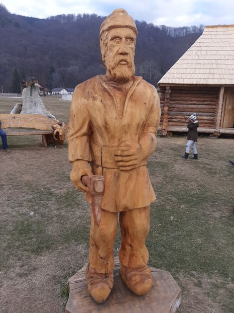  - Sculpturi în lemn la Polovragi ianuarie 2020
