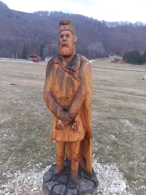  - Sculpturi în lemn la Polovragi ianuarie 2020