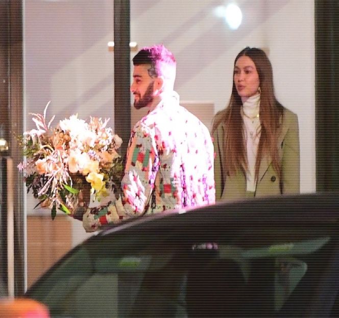 — “Ai de gând să mă aştepţi puţin cât reuşesc să mă schimb şi eu sau deja vrei să scapi - 04 Catching stardust in the light