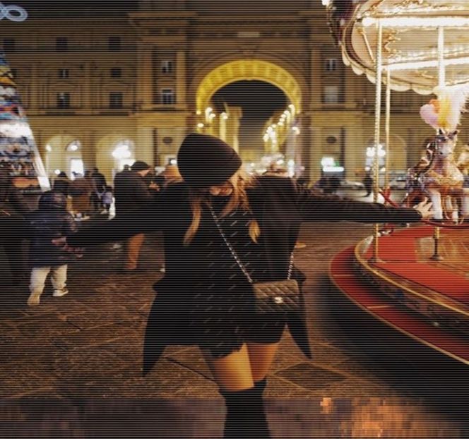 — Se arăta deja prea afectată de situaţia respectivă, iar considerând în mintea ei că aşa - 05 Loving underneath the pines