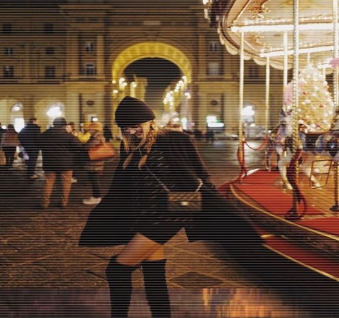 — O parte că n-am ce să discut cu tine, m-am lămurit.” Îşi păstrează ochii asupra aceluiaşi - 05 Loving underneath the pines