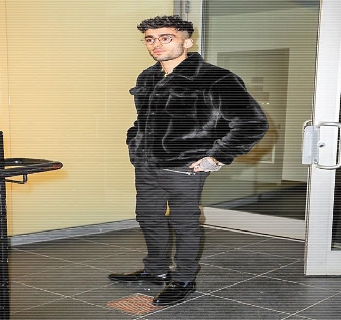 — “Încetează.” Rostește între timp chiar din dorința de a-i acapara tonul vocal, mișcându-și - 05 Loving underneath the pines