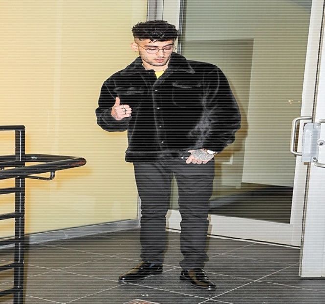 — Automat întoarcerea privirii în direcția chipului ei, moment completat și de felul în care în mod - 05 Loving underneath the pines