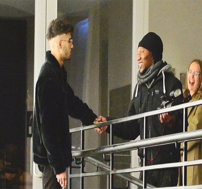 — Asta e deschisă acum, nu înseamnă că o să rămână așa mult timp.” Într-un subit moment i - 05 Loving underneath the pines