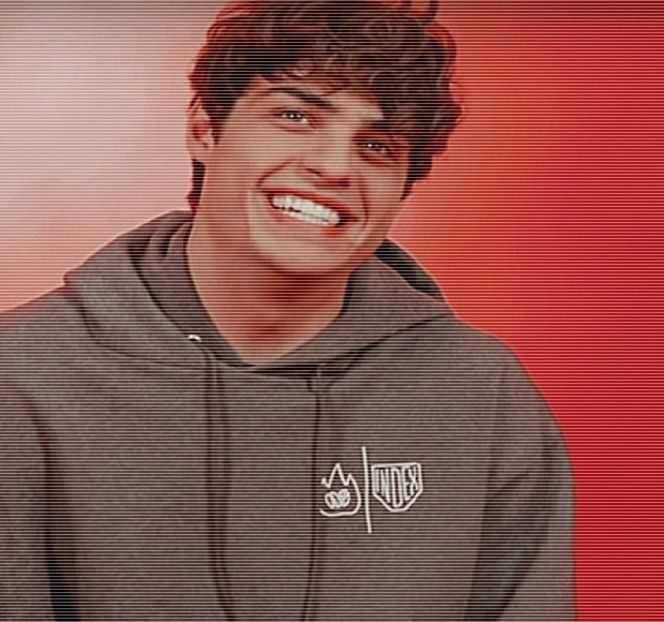 — Același contact vizual. “Îmi pare rău să te anunț, Romeo întră în tură abia la ora 10.” - 05 Loving underneath the pines