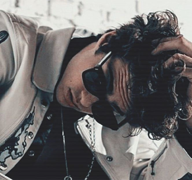 ― Până ce îşi retrage palmele de peste zona laterală a tejghelei barului, de care fusese - 05 Loving underneath the pines