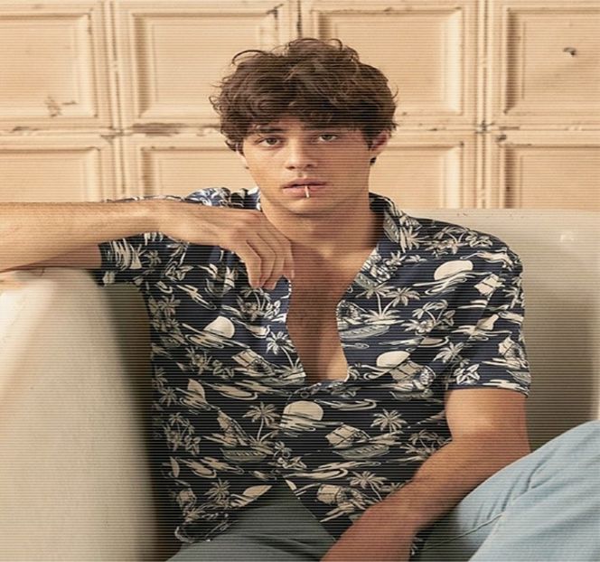 — Arcuirea sprâncenelor şi îndreptarea prin câţiva centimetri a spatelui, privindu-i în tot - 05 Loving underneath the pines