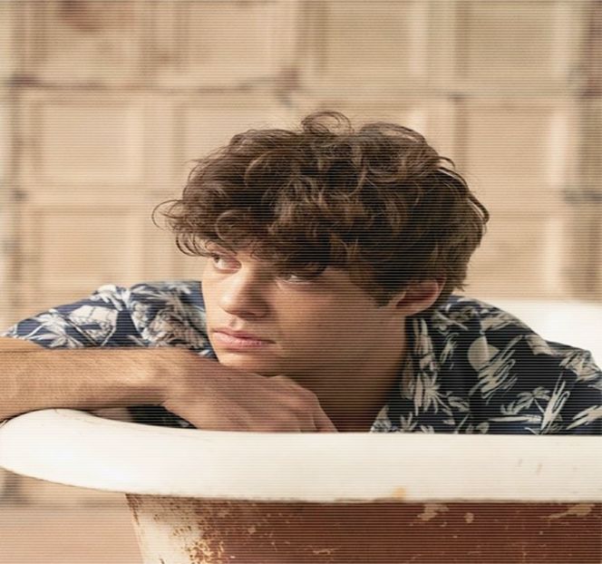 — De înţeles. Totuşi, după o pauză de doar câteva secunde, priveşte în partea laterală lui, - 05 Loving underneath the pines