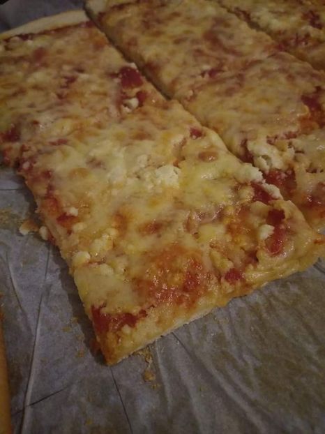  - Pizza cu branzeturi