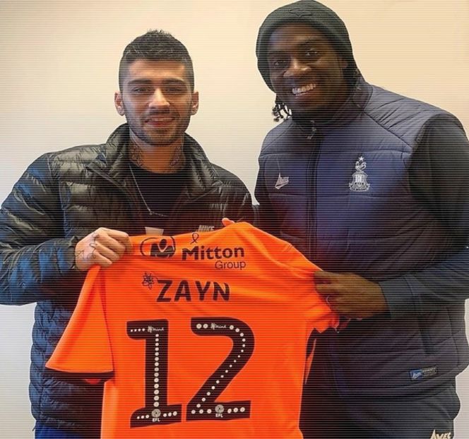 — Incintei, paşii îl poartă într-o manieră fermă spre zona desemnată drept destinaţie finală, - 05 Loving underneath the pines