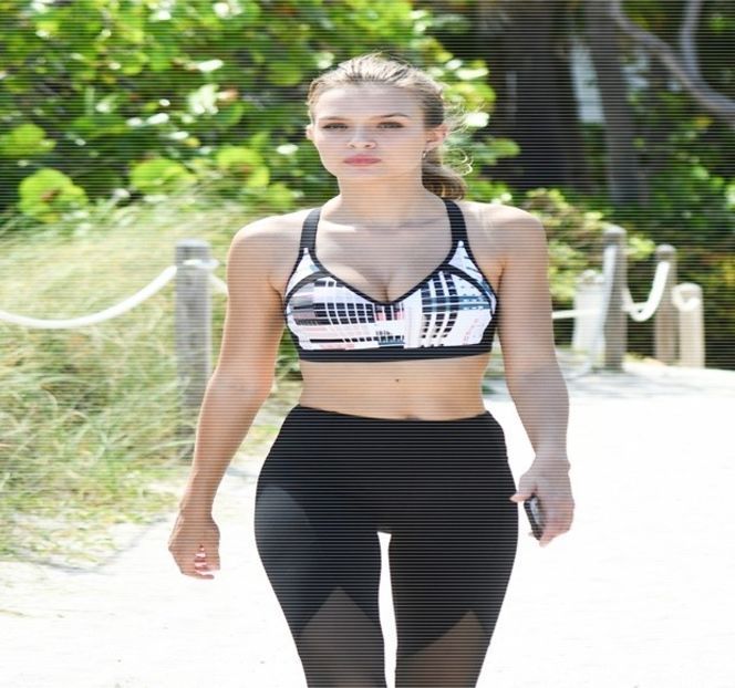 — “Din câte observi încercam să mă distrez.” Îi comunică destul de - 05 Loving underneath the pines