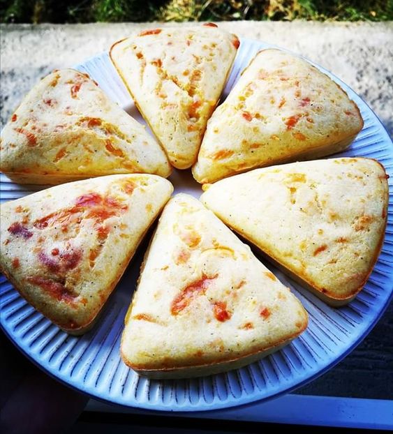  - Briose cu iaurt si cascaval