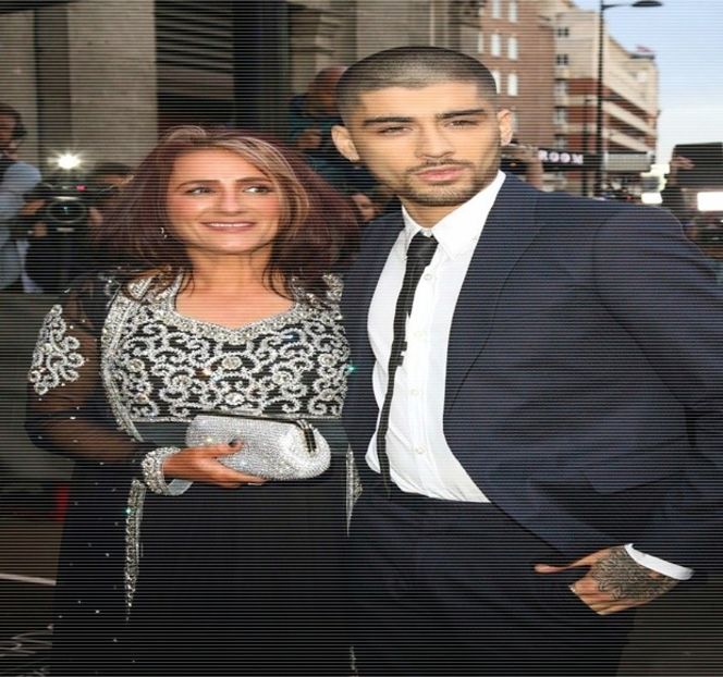 — Văzându-l pe acesta pe scări, îl urmăreşte cu privirea până la pătrunderea sa în bucătărie, - 05 Loving underneath the pines