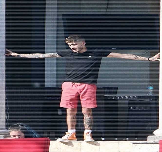 — Conștientizând faptul că planul mamei sale fusese de fapt evidențiat imediat după, ochii i - 05 Loving underneath the pines