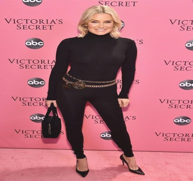 — Familia Malik, surprinderea se poate citi instant pe chipul ei câteva secunde mai târziu, - 05 Loving underneath the pines