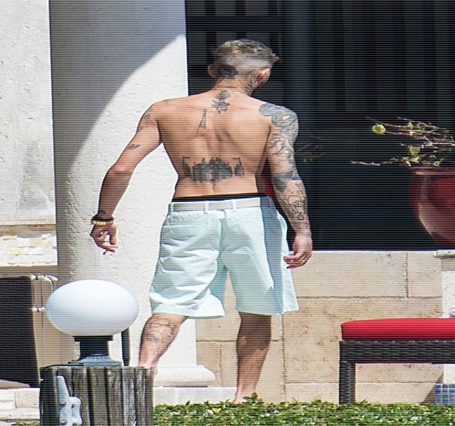 — Politicos, ulterior vocea femeii, al cărui nume nu şi-l putuse aduce aminte şi totuşi nu îndrăznea - 05 Loving underneath the pines