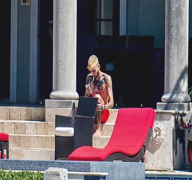 — Continuă apoi, profitând de distanța minusculă dintre corpurile lor, dar și dintre fețe pentru - 05 Loving underneath the pines